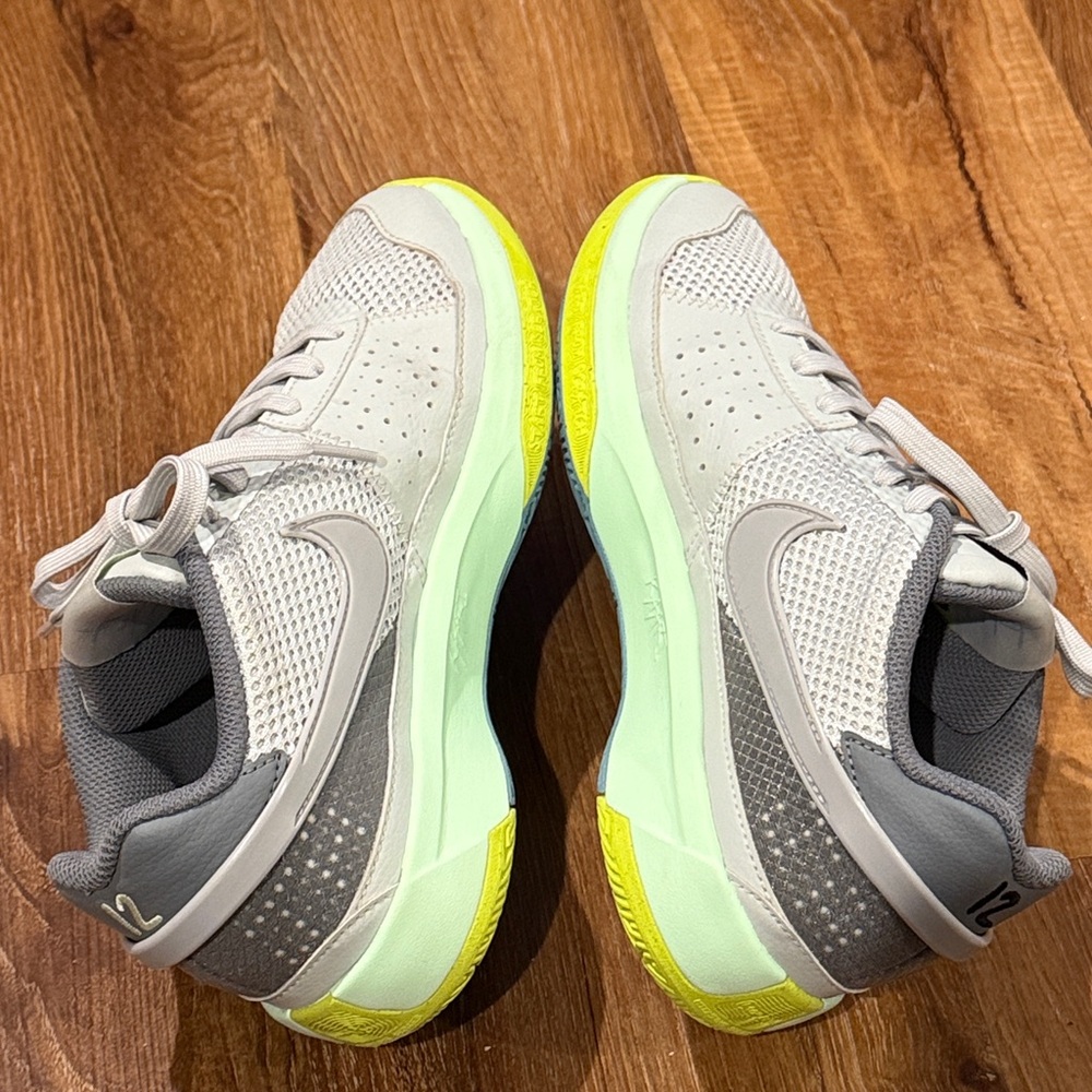 Nike Youth JA 1 Flash Sneakers (Size: 7Y)(EUC) - Picture 8 of 17